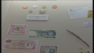 Dinero y moneda.