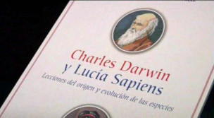 Charles Darwin y Lucía Sapiens