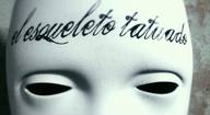 El esqueleto tatuado.