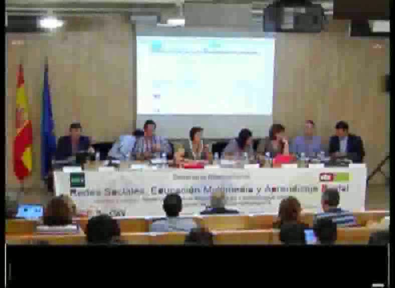 Mesa Redonda: “Conectados y enredados con los medios”