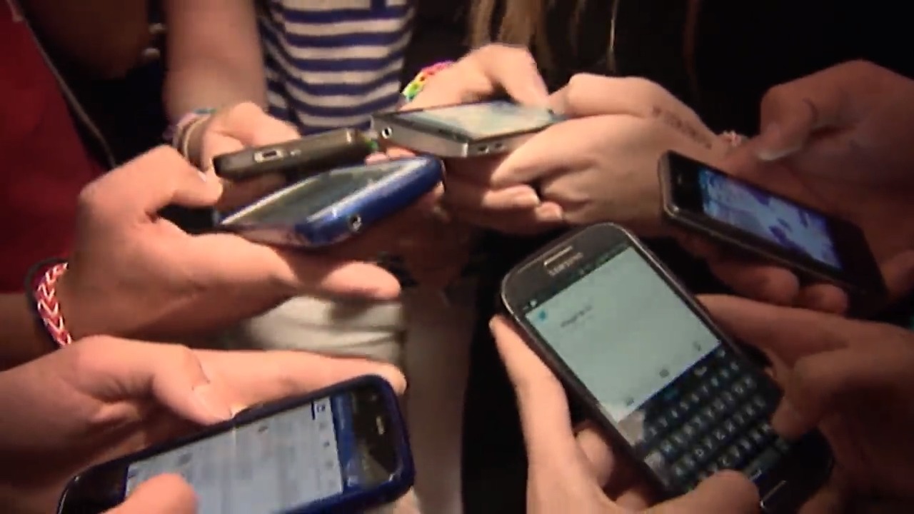 Uso y abuso de móviles, redes sociales y videojuegos