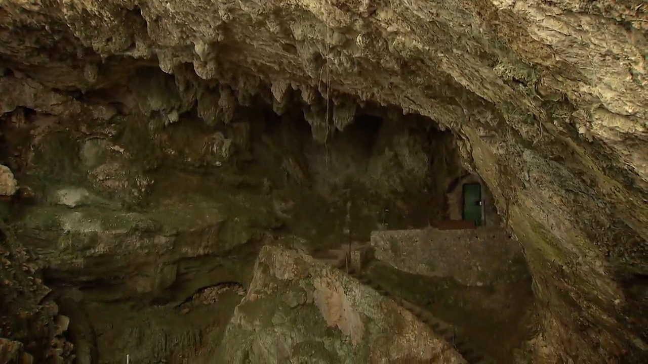 La Cueva de El Castillo