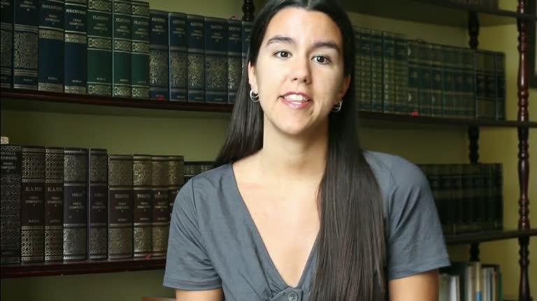 Video-reseña  sobre "La Sombra del ciprés  es alargada" de Miguel Delibes
