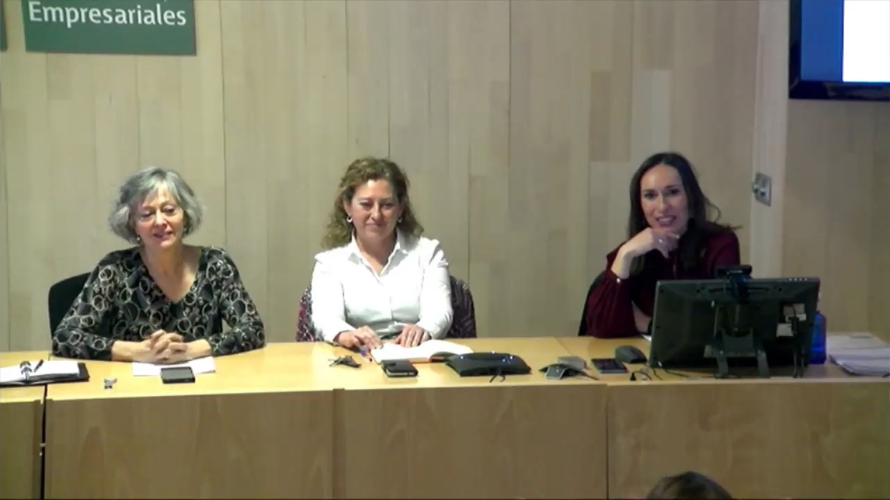 El Techo de cristal en puestos intermedios y directivos: influencia en la brecha salarial