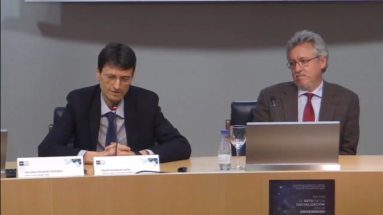 Mesa redonda UNED