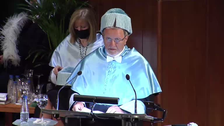 Investidura de los Doctores Honoris Causa D. Bernard Vandermeersch y D. John Lachlan Mackenzie