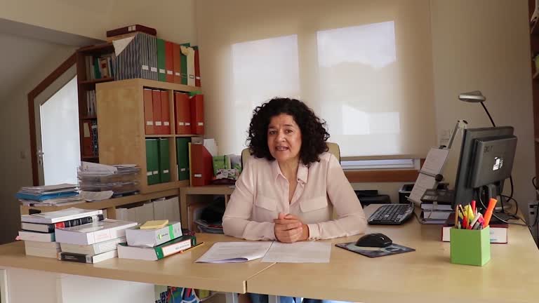 Comunicación. Encuentro de innovación docente. El uso de la literatura en la docencia y aprendizaje del Derecho Constitucional y de los derechos fundamentales