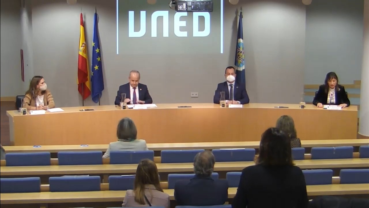 Toma de posesión de la nueva vicerrectora de Formación Permanente
