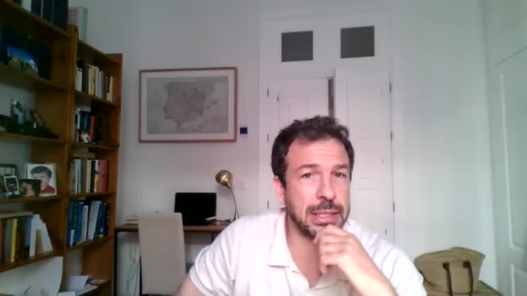 Mesa redonda en torno a la difusión de contenidos en internet. Poner Modera:  Modera: Matías Quercia