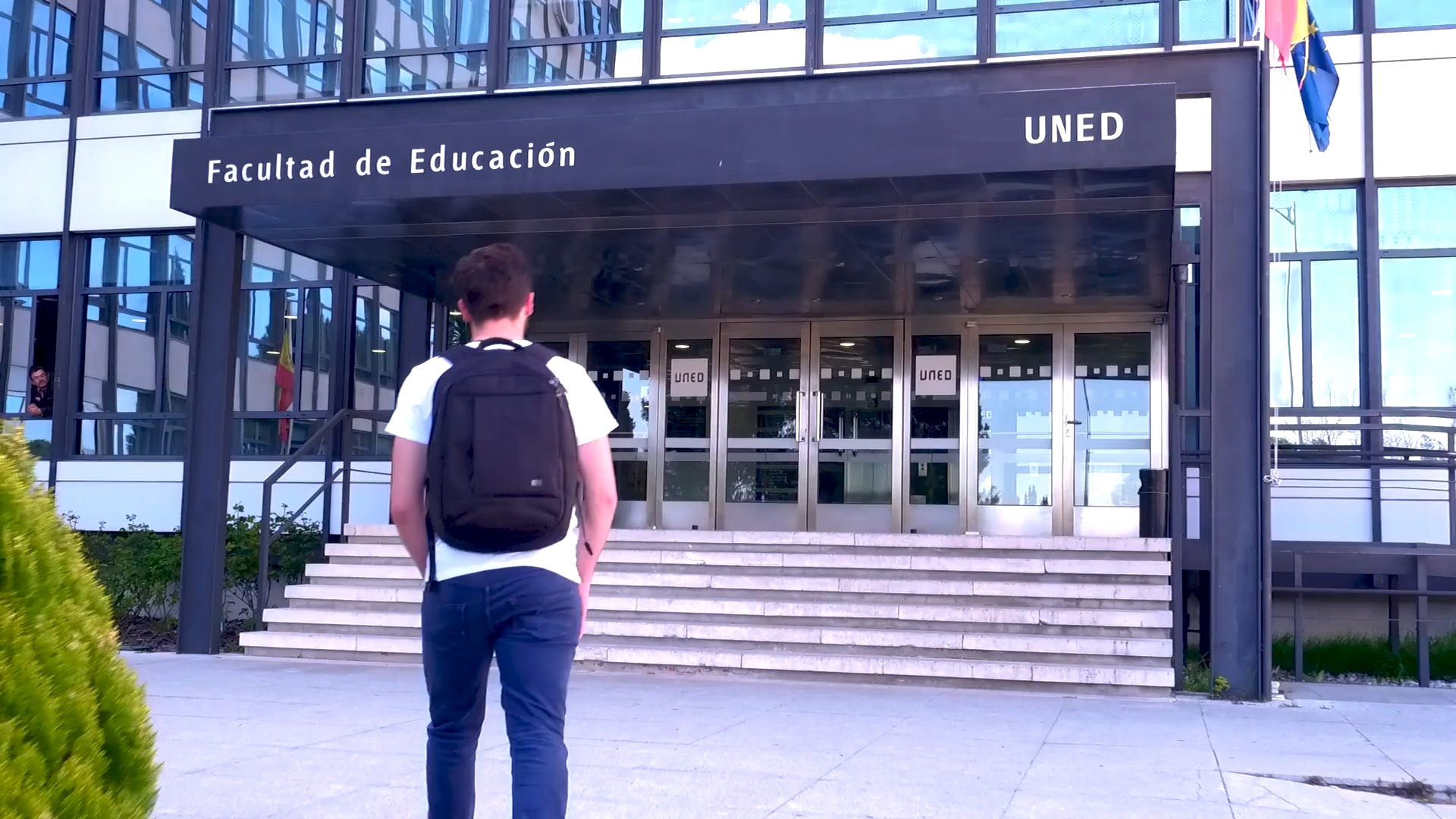 UNED, acabado en D