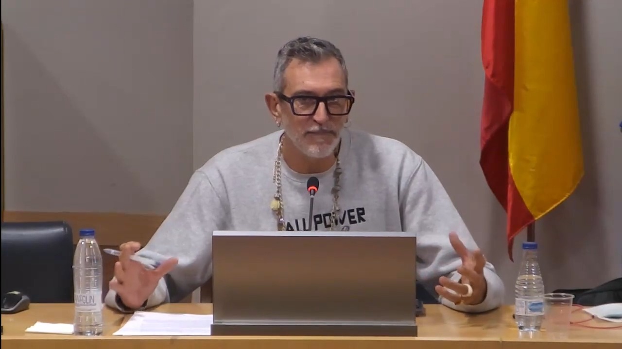 La bibliotecas escolares no son una granja de pollos ni los jardines un invernadero de tomates