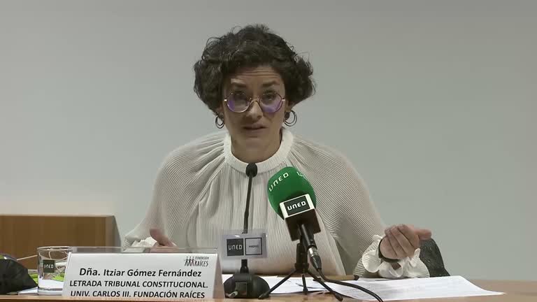 Mesa Coloquio  Los derechos de la infancia y la adolescencia migrante.  La reforma del Reglamento de Extranjería
