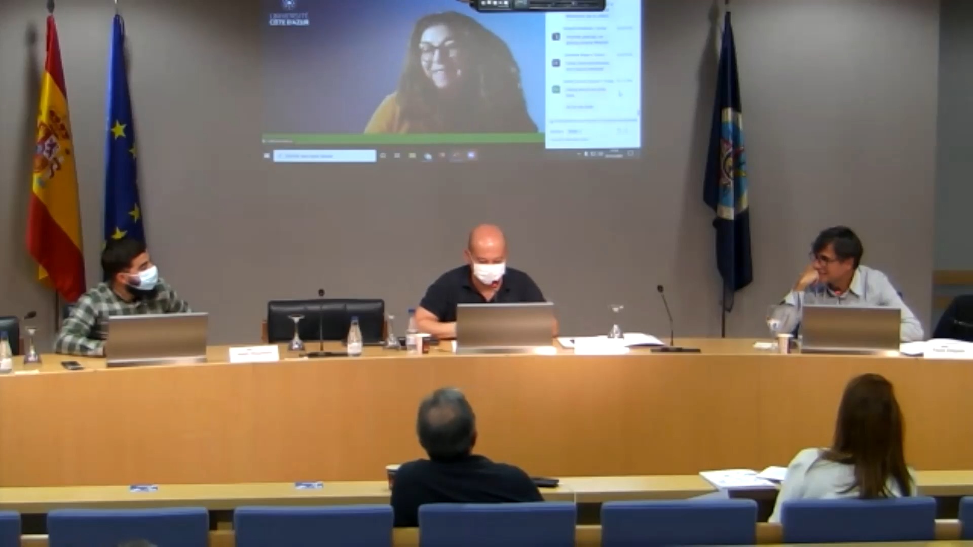 Mesa Redonda. La formación de profesionales que trabajan con adolescentes y jóvenes en dificultad social