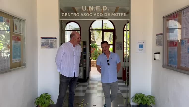 Felicitaciones de Mariano Sánchez Robles (Ex-tutor de Trabajo Social) junto con el actual delegado de estudiantes, Jesús Villar Sánchez, (trabajador sociosanitario), de la UNED de Motril