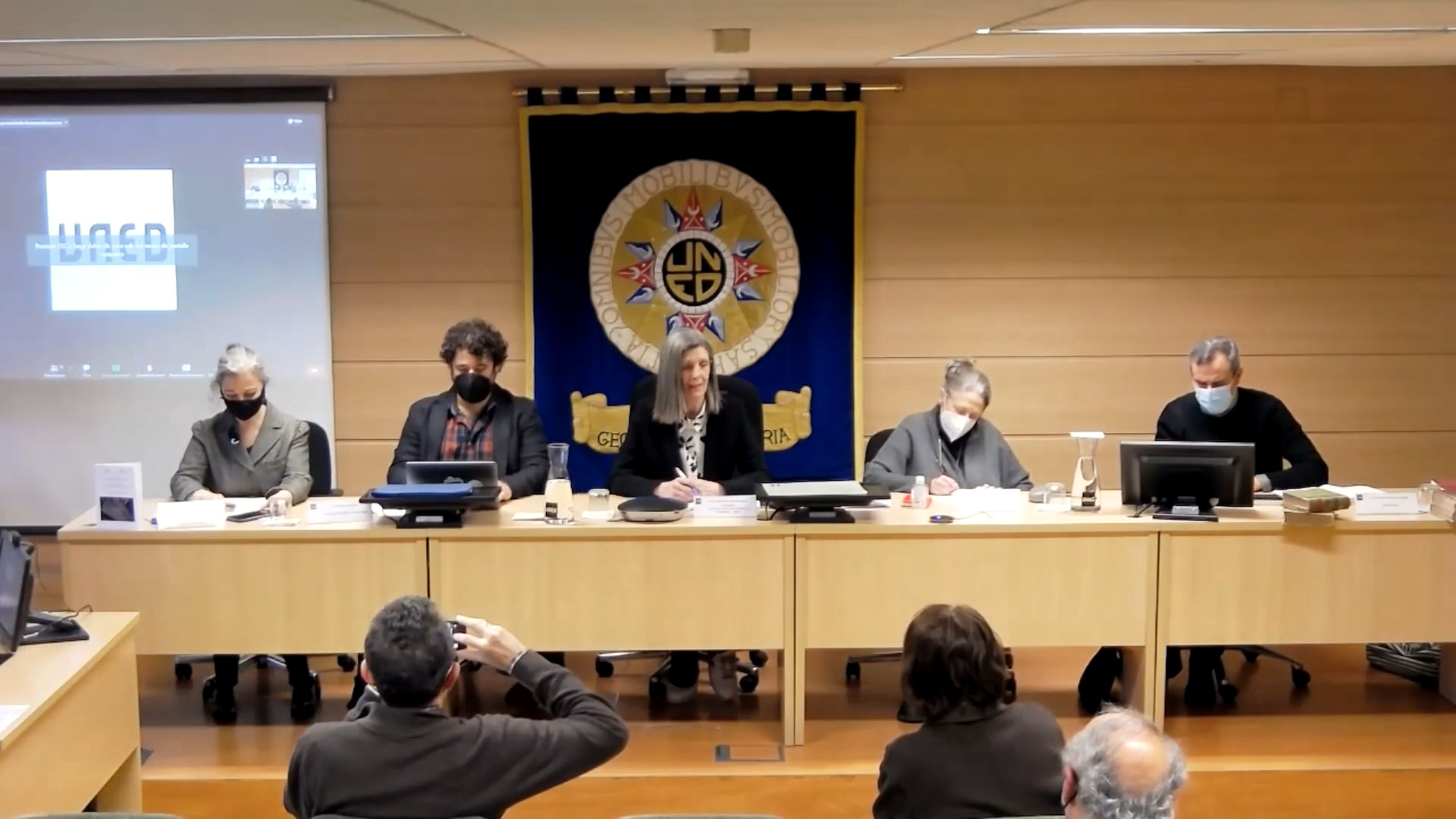 Mesa redonda sobre la obra: Biblioteca, de Fernando Sánchez Castillo