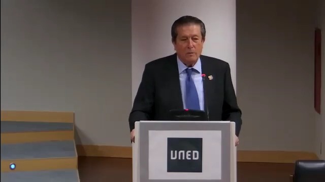 Ponencia Inaugural: La Dignidad de las personas, profesionales y el derecho a la Educación social.