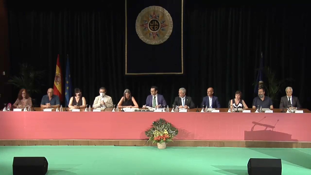 Acto Académico Facultad de Geografía e Historia. Entrega medalla a jubilados y diplomas a graduados. Curso 2019-2020 y 2020-2021
