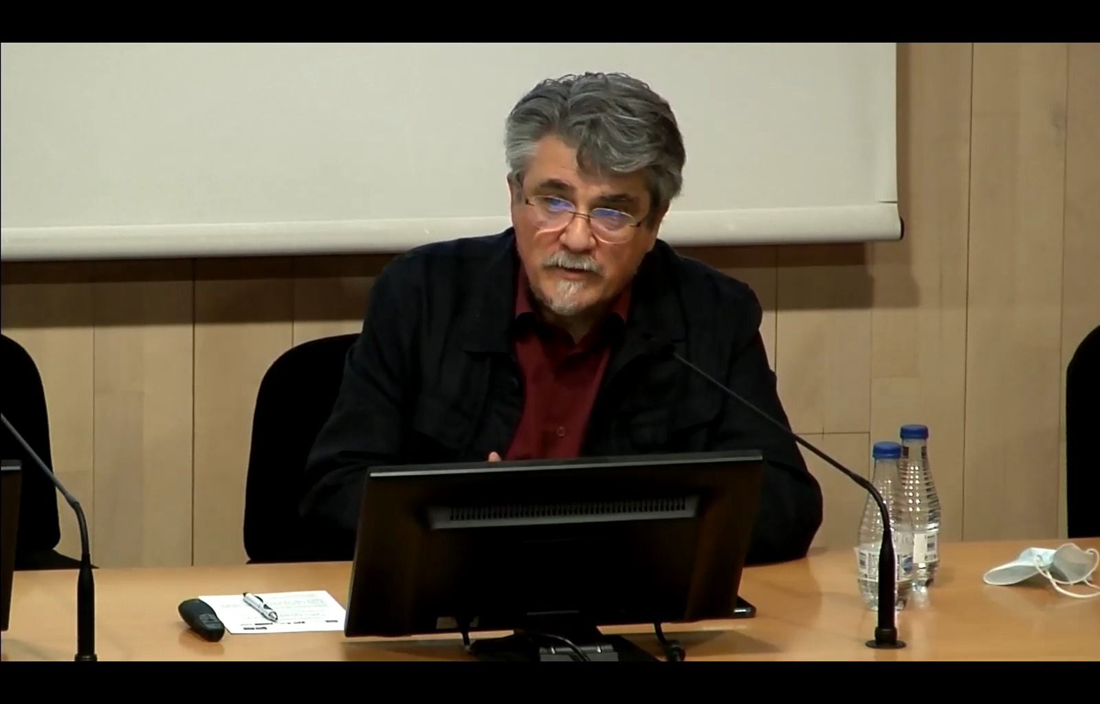 Ciencia en la escena. La experiencia de La colmena científica en 2010-2011 y una conversación de 2021