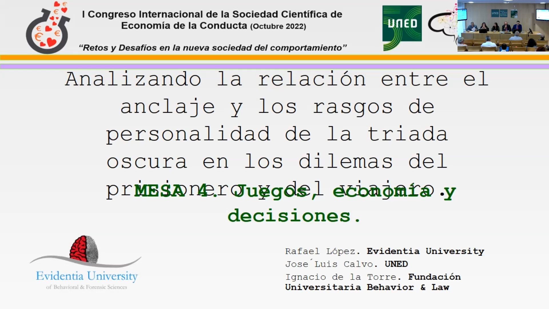 Analizando la relación entre el anclaje y los rasgos de personalidad de la tríada oscura en los dilemas del prisionero y del viajero
