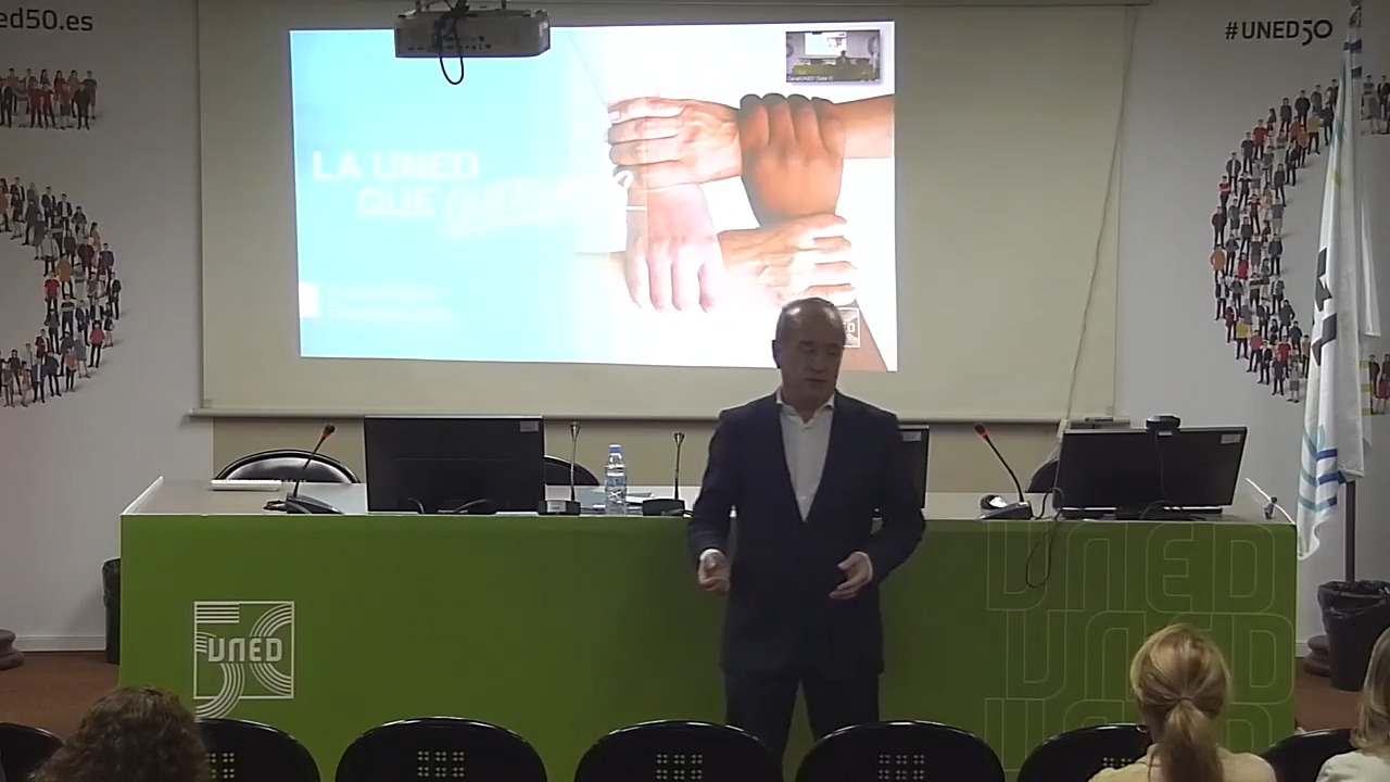 Encuentro del candidato Ricardo Marial, con el PAS de Bravo Murillo, en el salón de actos de la OEI