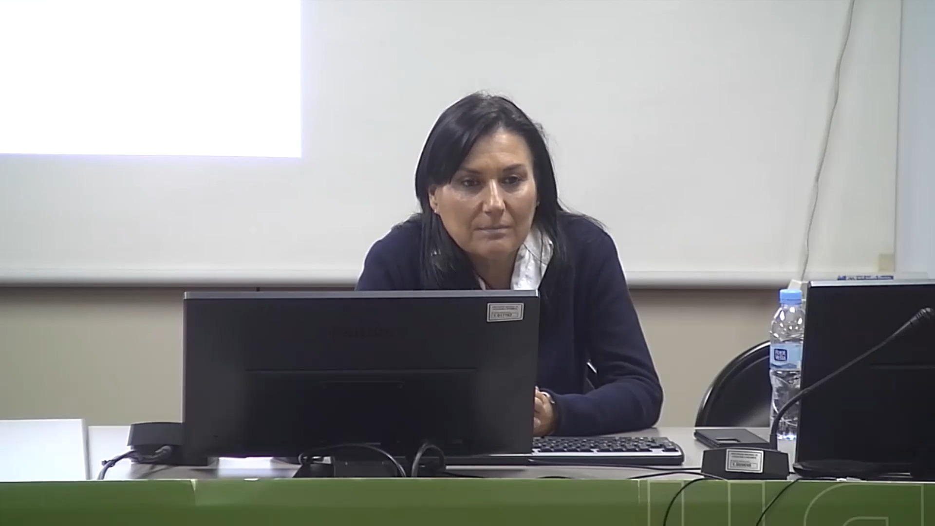 Encuentro de la candidata Esther Souto con la Escuela de Doctorado en el salón de la OEI