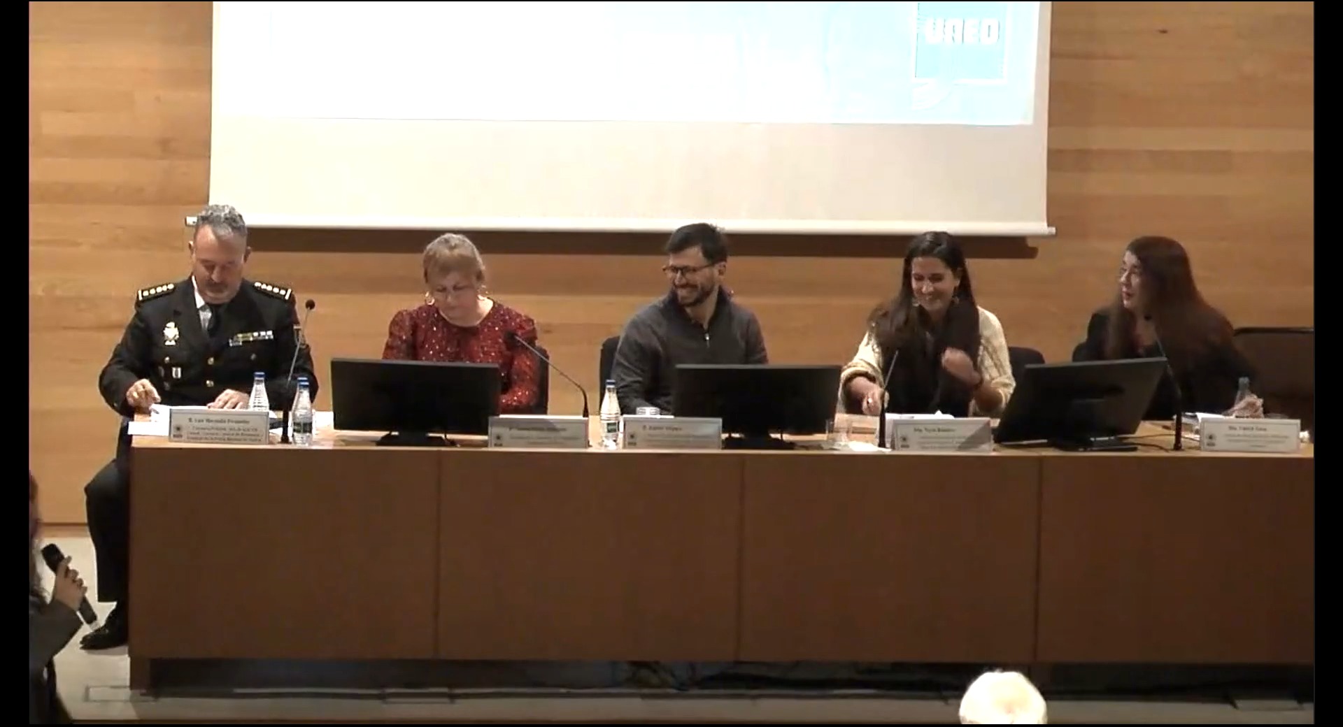 Mesa redonda sobre: La Prostitución a debate