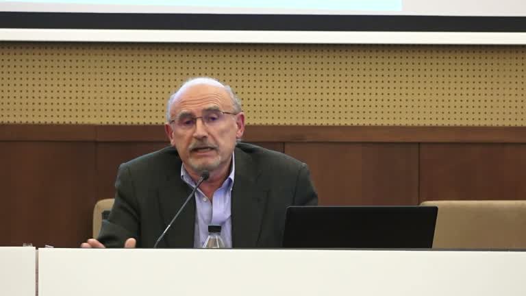 Cambios sociales y políticos; la guerra de las comunidades