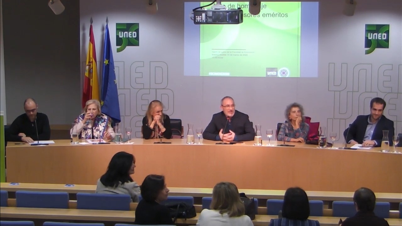Mesa Redonda: Experiencias y  perspectivas docentes e investigadoras en la UNED