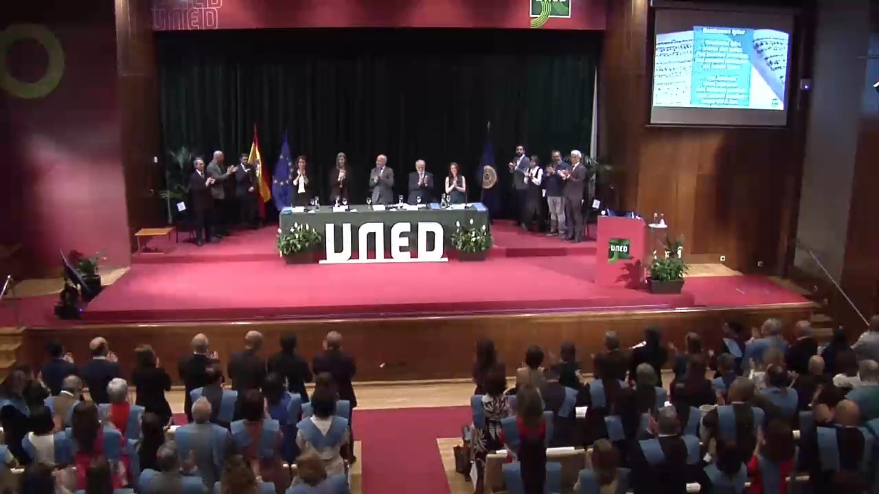 Acto Académico Facultad Geografía e Historia. Entrega medalla a jubilados y diplomas a los graduados. Curso 2021-2022