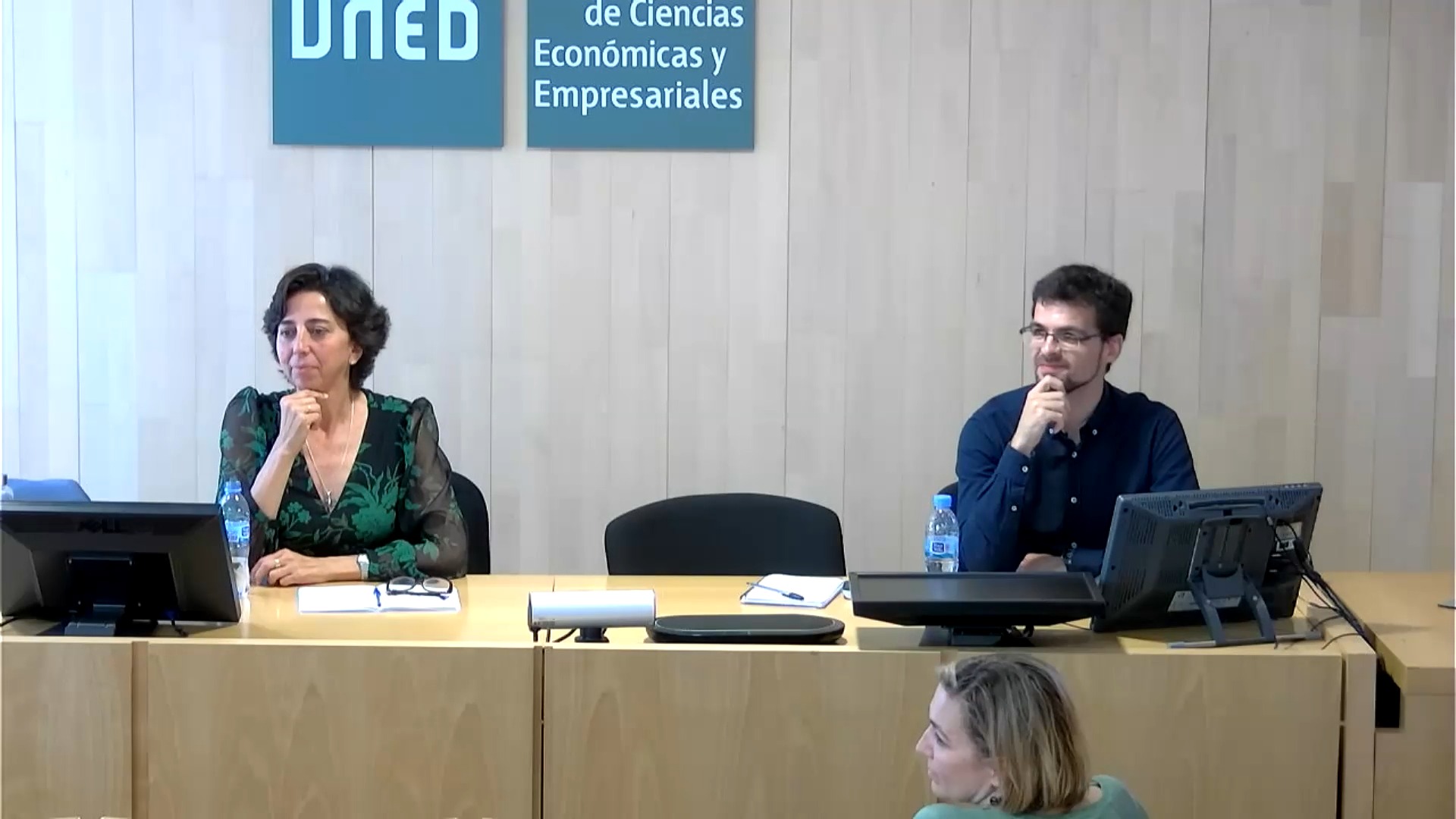 Turno de preguntas sobre: La investigación en sostenibilidad y responsabilidad social. El Grupo de Investigación FINRES de la UNED